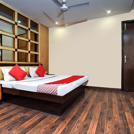 โอโย 6467 โกจาร์ พลาซา Hotel เดลี ภายนอก รูปภาพ