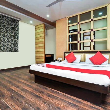 โอโย 6467 โกจาร์ พลาซา Hotel เดลี ภายนอก รูปภาพ