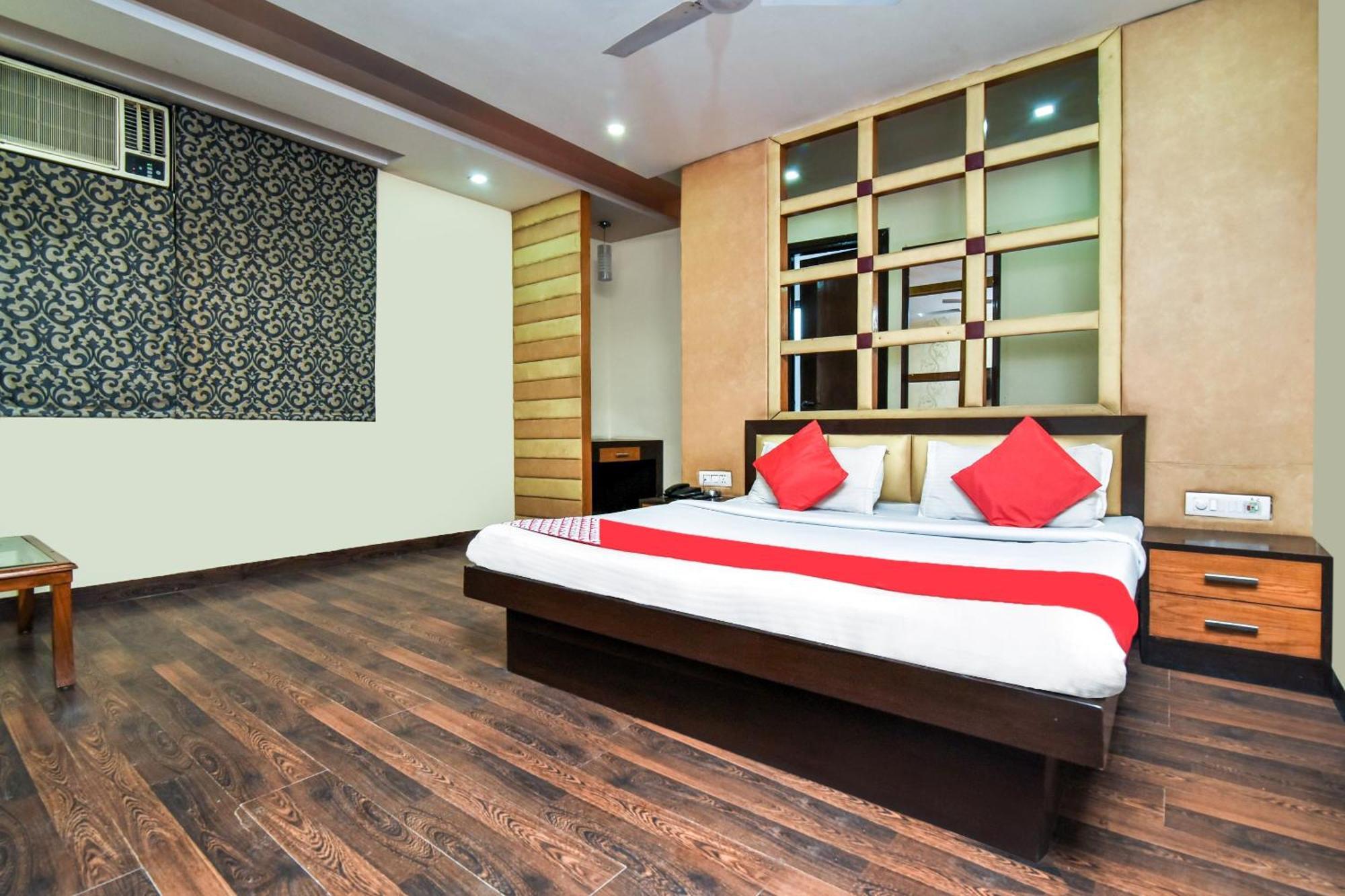 โอโย 6467 โกจาร์ พลาซา Hotel เดลี ภายนอก รูปภาพ