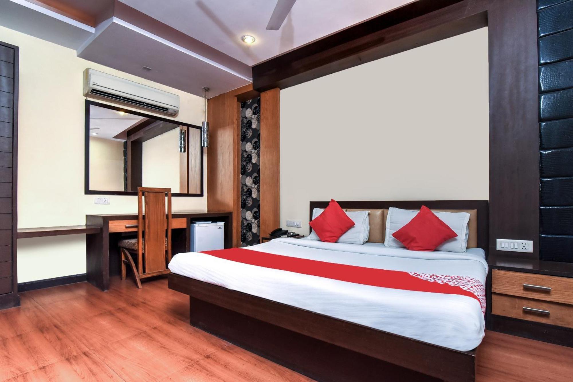 โอโย 6467 โกจาร์ พลาซา Hotel เดลี ภายนอก รูปภาพ