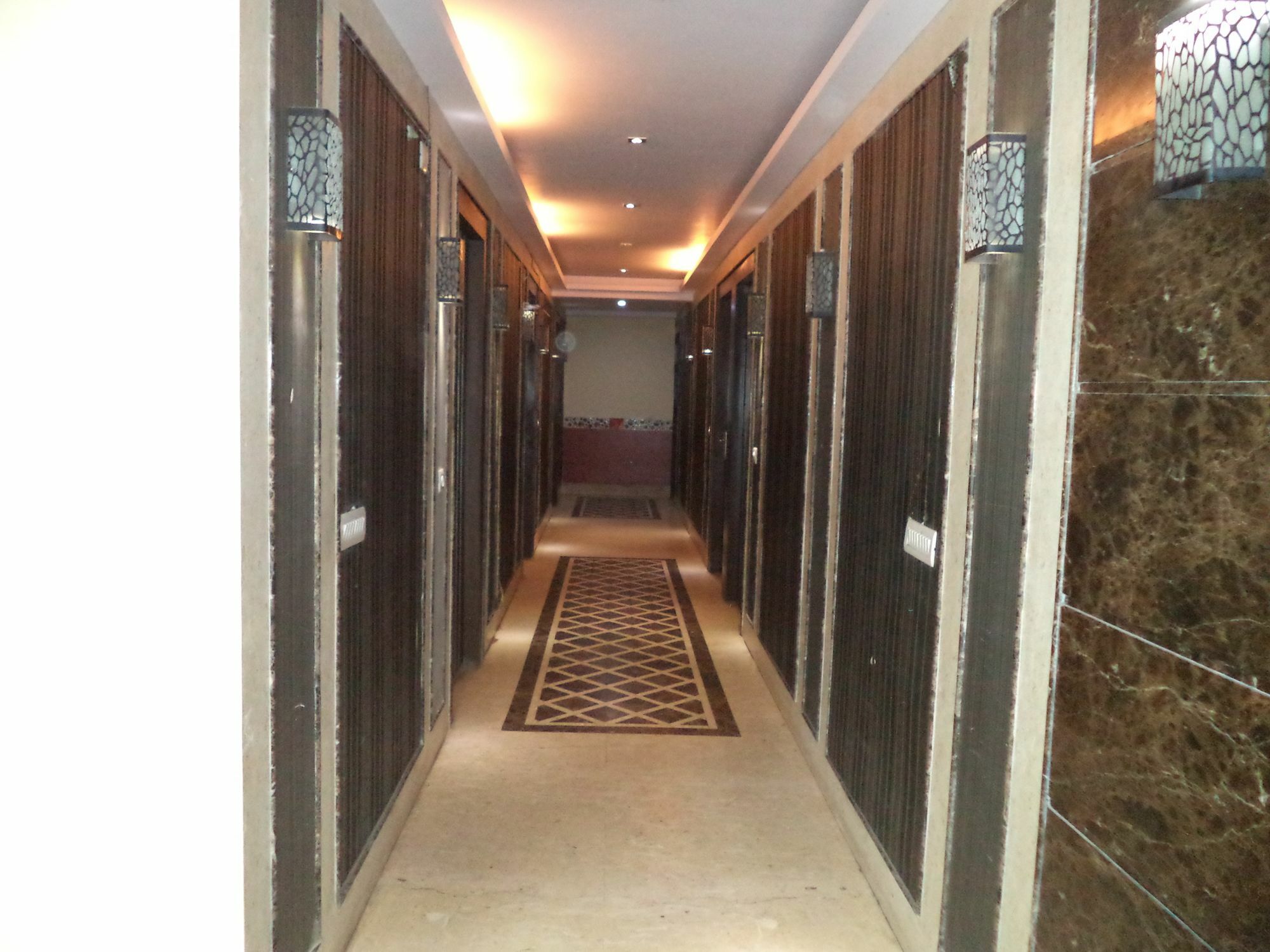 โอโย 6467 โกจาร์ พลาซา Hotel เดลี ภายนอก รูปภาพ