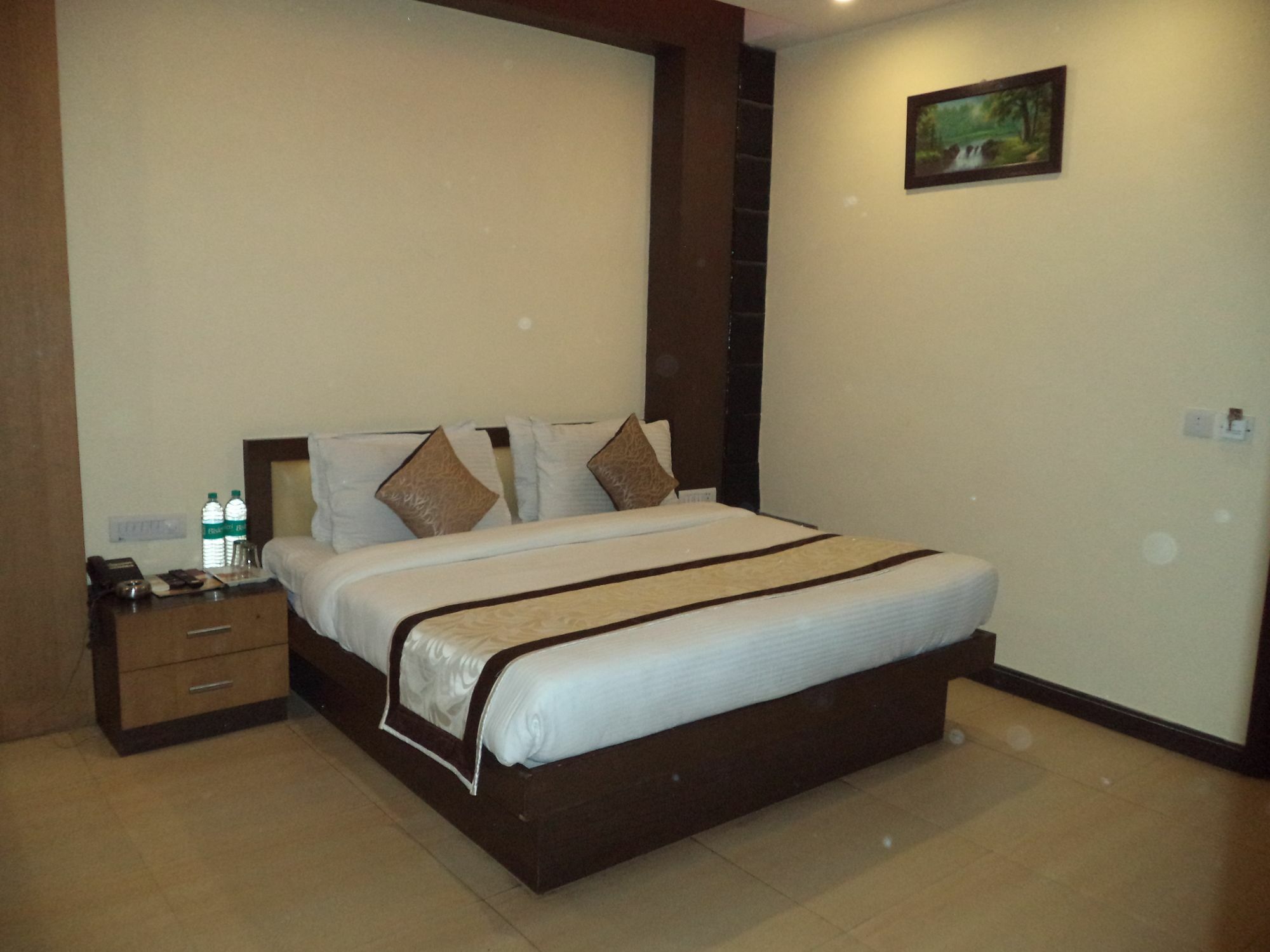 โอโย 6467 โกจาร์ พลาซา Hotel เดลี ภายนอก รูปภาพ