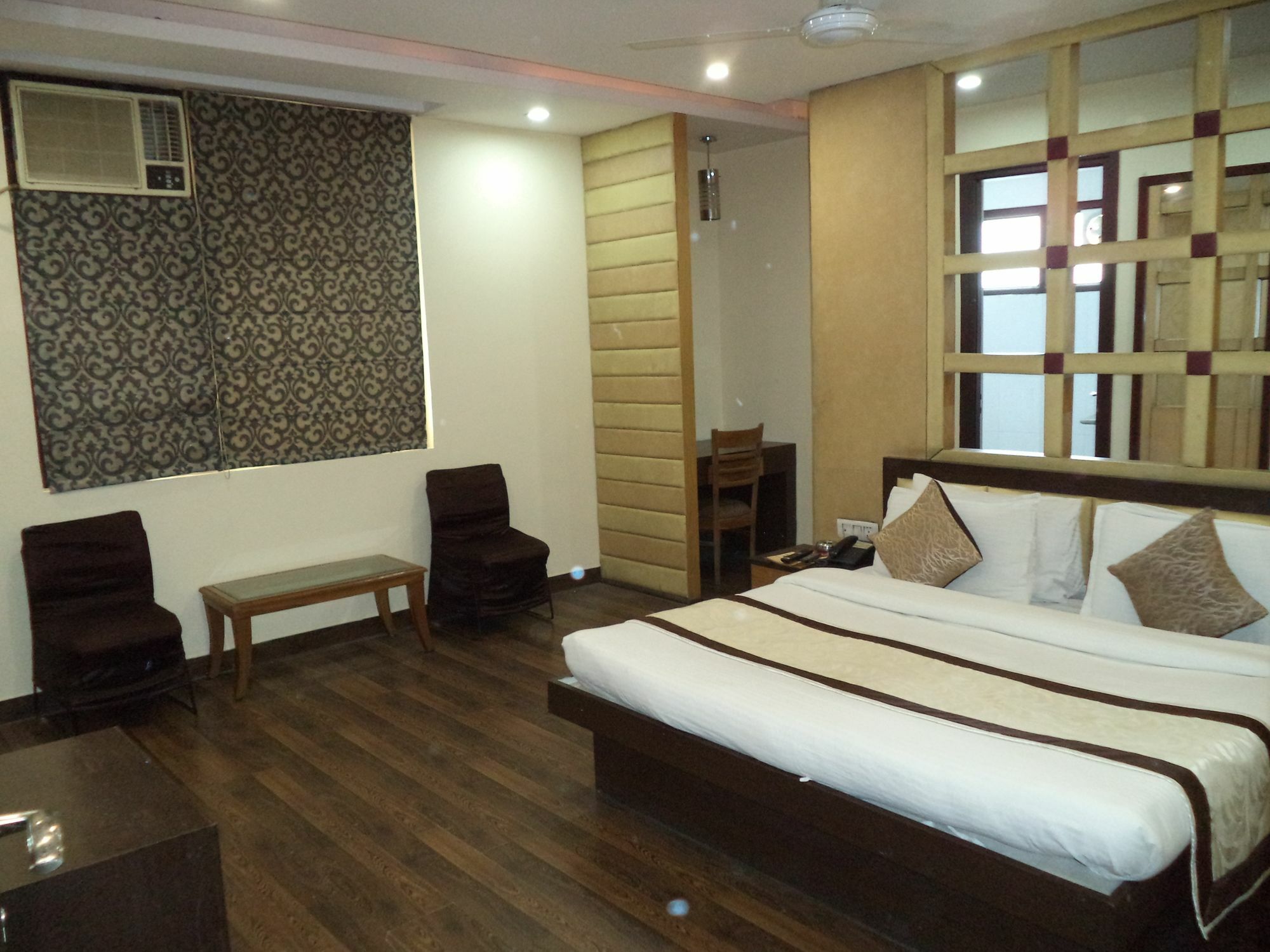 โอโย 6467 โกจาร์ พลาซา Hotel เดลี ภายนอก รูปภาพ